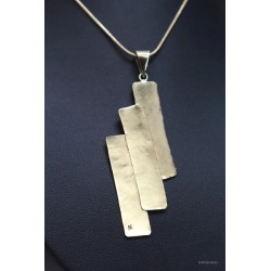 Collier et pendentif martelé en laiton
